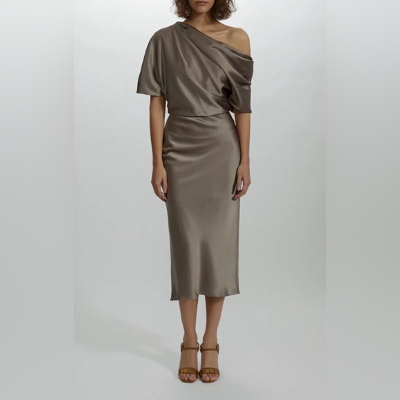 Amsale Dresses & Skirts - Amsale Draped Off-The-Shoulder Satin Midi-Dress in Mocha Size 8
